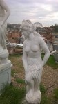 Statua in marmo scolpita a mano, bagnante con base tonda