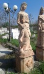 Impruneta Terracotta-Statue mit Sockel, Frühjahrssaison