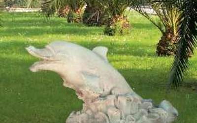 Delfino da giardino in cemento bianco, TA26