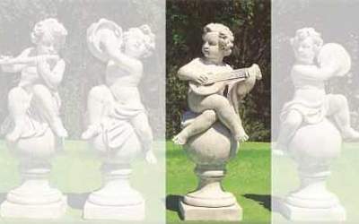 Putto Garden white cement, Pu03C