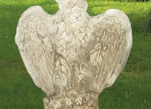 Aquila da giardino in cemento bianco, TA04D