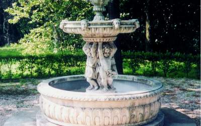 Brunnen in Weißzement, Gattinara TF08